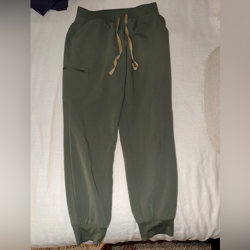 FIGS SCRUB JOGGER BOTTOMS-OLIVE GREEN